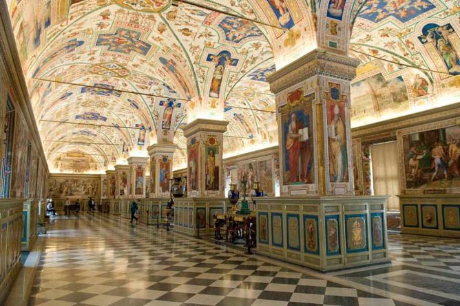 10 Places To See The Art Of Leonardo Da Vinci The Sistine Hall Of Vatican Library