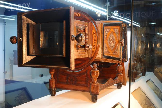 Megalethoscope - Dubai Moving Images