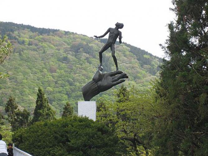 Japan’s Best Sculpture Parks Where Art Meets the Open Air