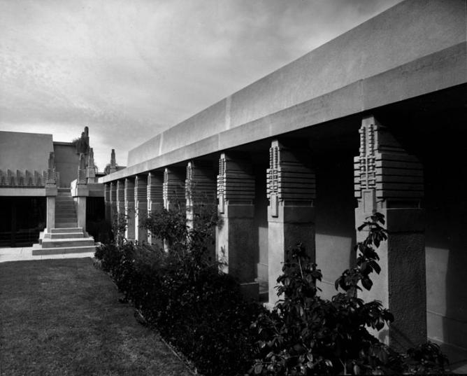 Hollyhock House Exterior 2