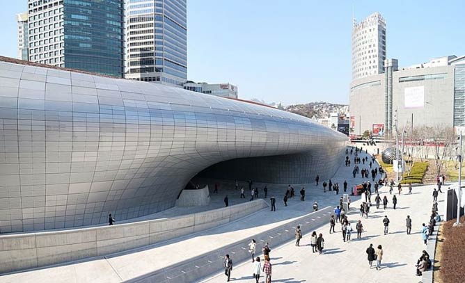 Dongdaemun Design Plaza | © Massyparcer/Courtesy of WikiCommons