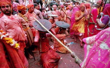 Lath Mar Holi at Braj. &#xA9; Ekabhishek/WikiCommons