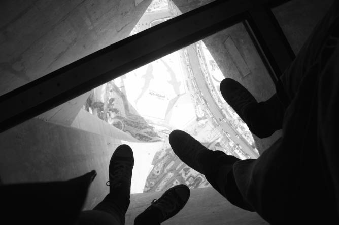 Glass Floor at the CN Tower | © Alexia Wulff