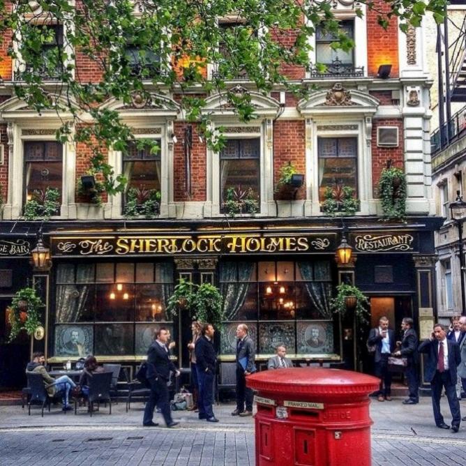 The Sherlock Holmes Pub © Charlotte Kennedy