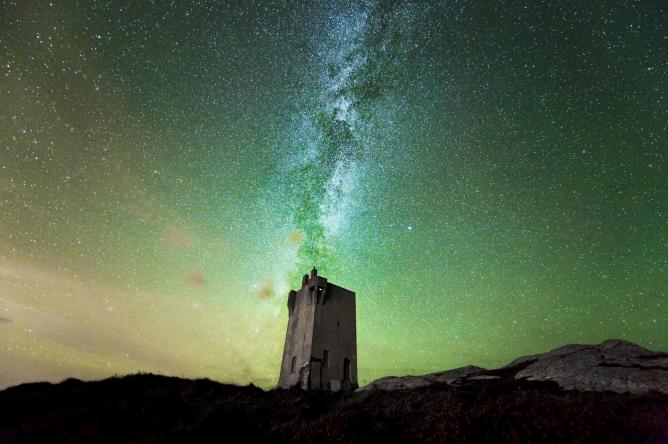 The ‘Tower’ and the Milky Way © Rónán McLaughlin