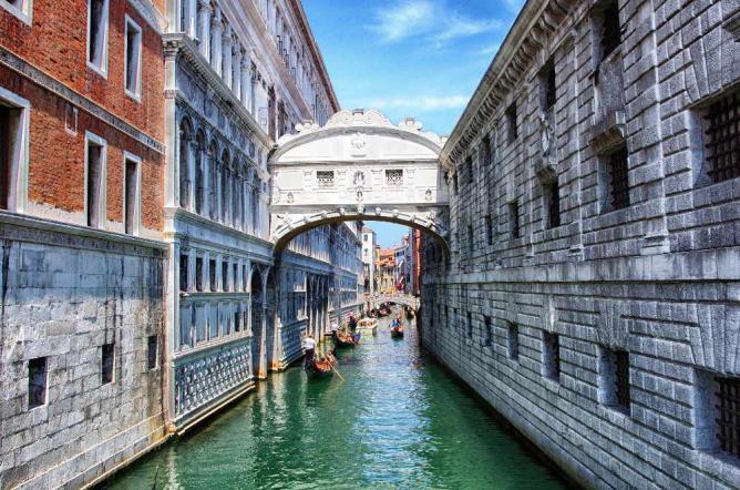 Bridge of Sighs | © AdamSmok/Flickr