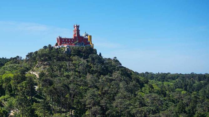 View on the Palace of Pena © Valeria Nikonova