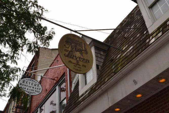 Mac's Tavern