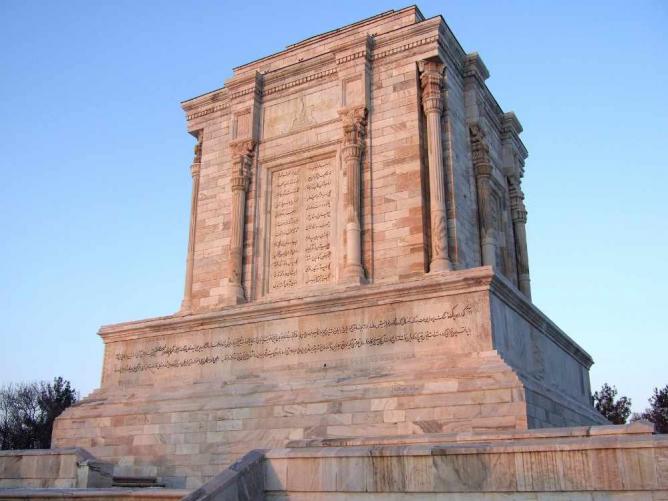 Mausoleum of Ferdowsi | © jiahung li/Flickr
