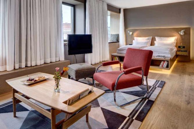Deluxe Opera View Room © Image Courtesy of The Guesthouse Vienna