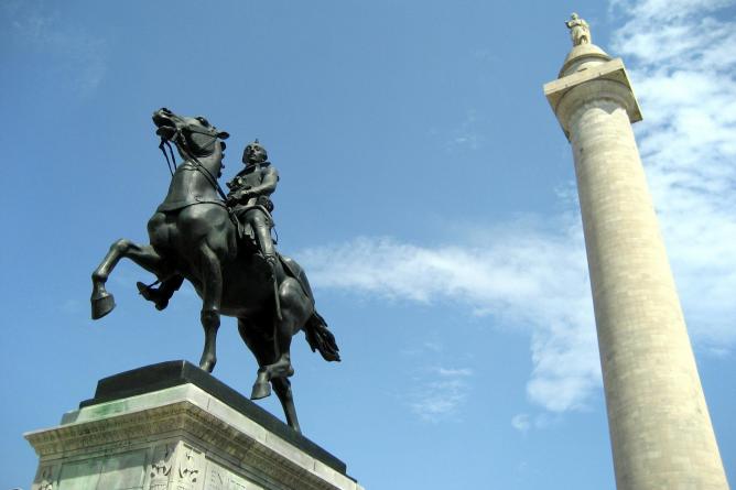 Mount Vernon: Washington Monument and Lafayette Monument | &#xA9; Wally Gobetz/Flickr