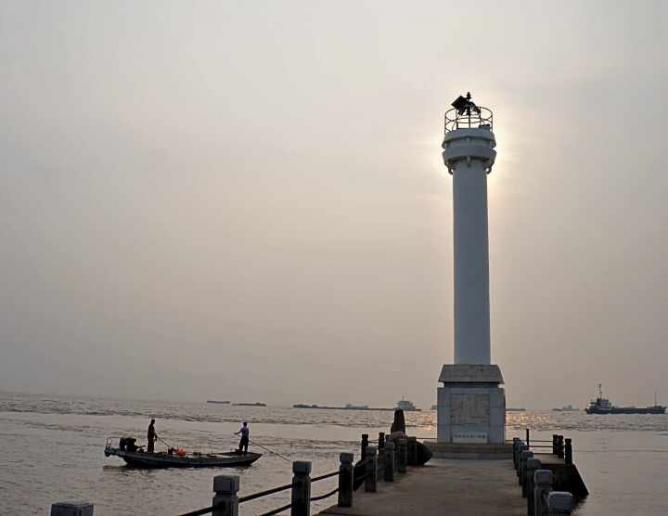 Pier-side Stroll, Nantong Horticultural Park | © Michaela Fulton