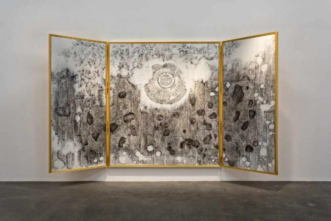 Nadia Kaabi-Linke, Altarpiece 2015