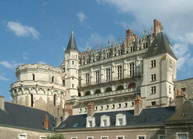 Ch&#xE2;teau d'Ambroise | &#xA9; Christophe.Finot/WikiCommons