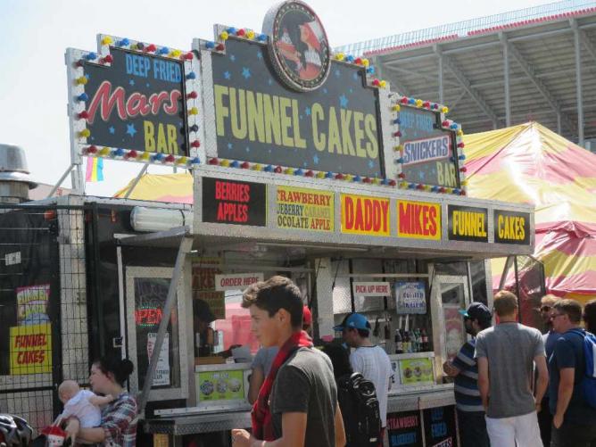 Funnel Cakes Stand © Rebecca Bartley