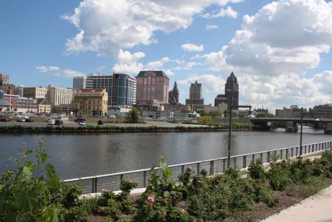 Milwaukee River | &#xA9; Jeramey Jannene/Flickr