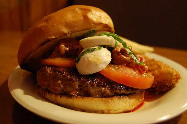 burger | &#xA9; stu_spivack/Flickr