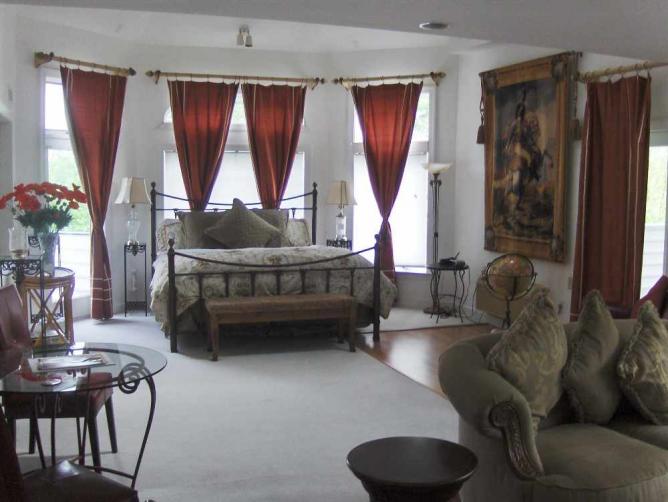 Bedroom | Courtesy of Columbia Inn at Peralynna