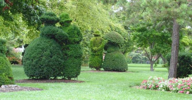 The Topiary Park &#xA9; WikiCommons