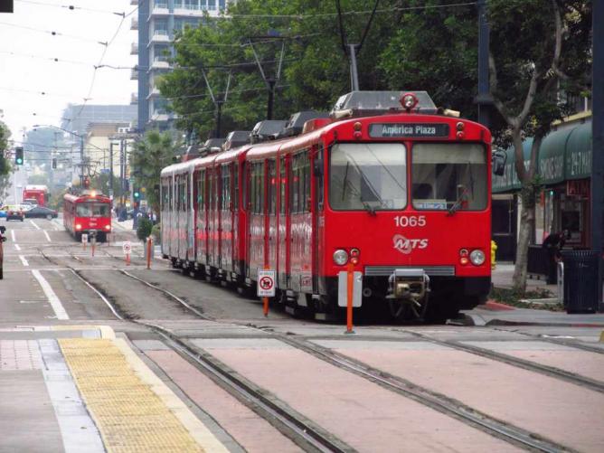 San Diego Trolley | &#xA9; Jasperdo/Flickr