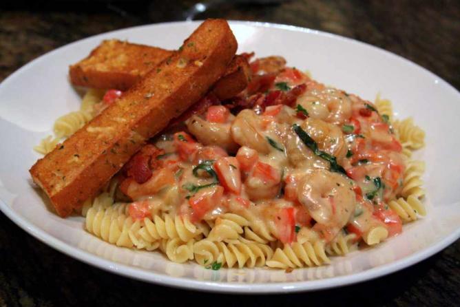 Pasta Shrimp at BJ's Restaurant | &#xA9; Larry/Flickr