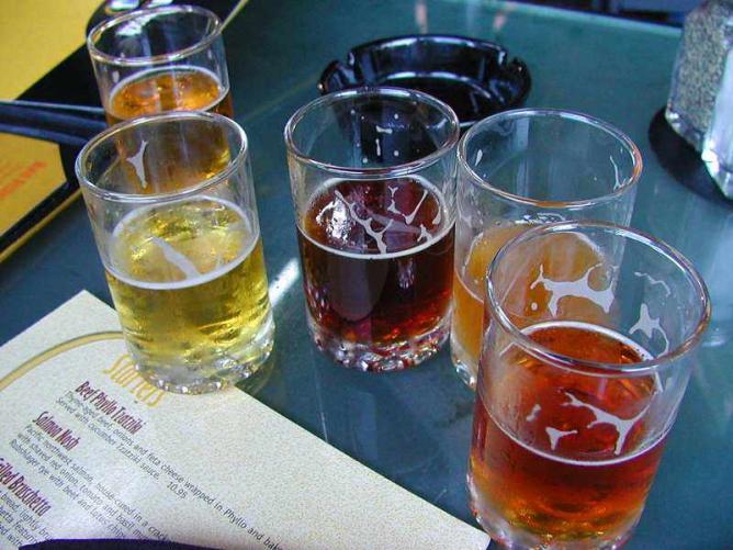 http://www.public-domain-image.com/food-and-drink/beer/slides/glasses-beers.html