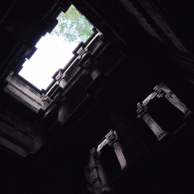 One among the many open terrace windows inside the Vav | © Aditi Gupta