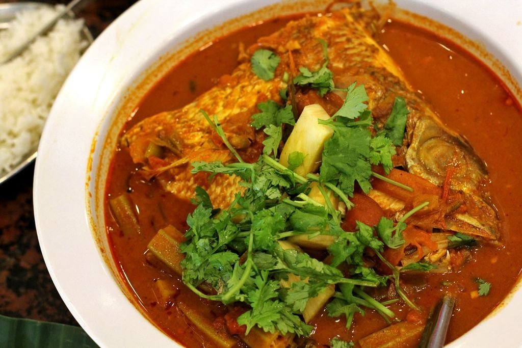 Fish_Head_Curry_at_Banana_Leaf_Apolo