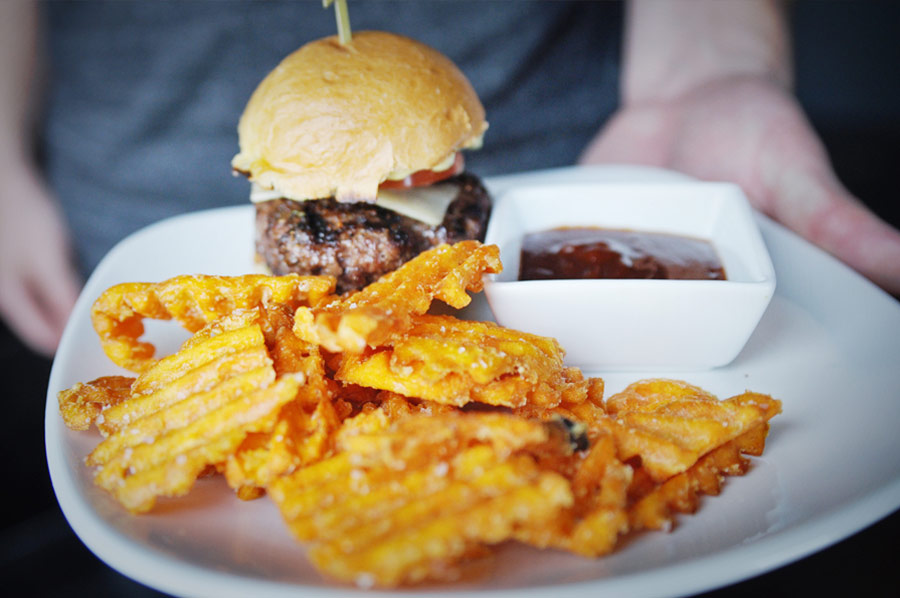 Burger and fries ©Linger