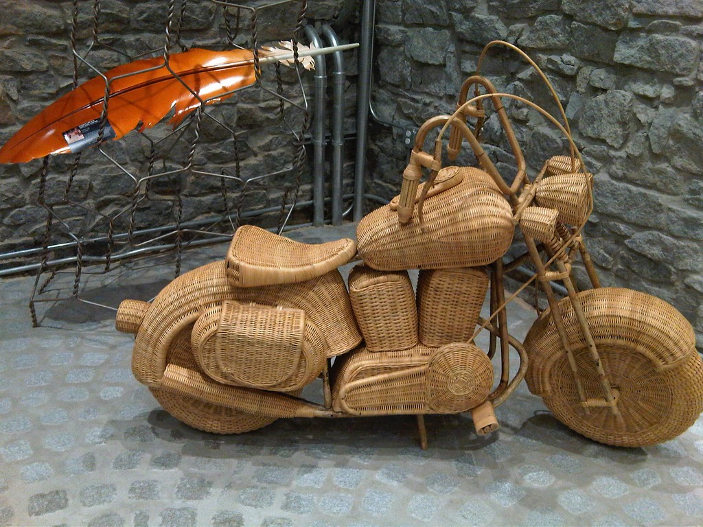 Wicker Chair Besharat Gallery | ©Carl Black/Flickr