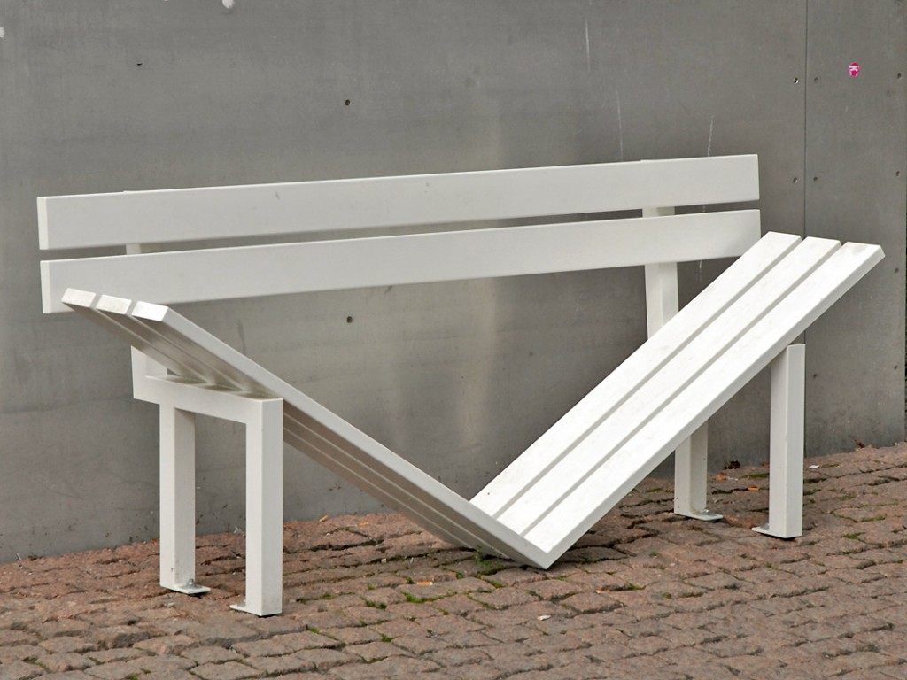 Jeppe Hein, 'Modified Social Benches, 2005' | ©Jean-Pierre Dalbéra/Flickr