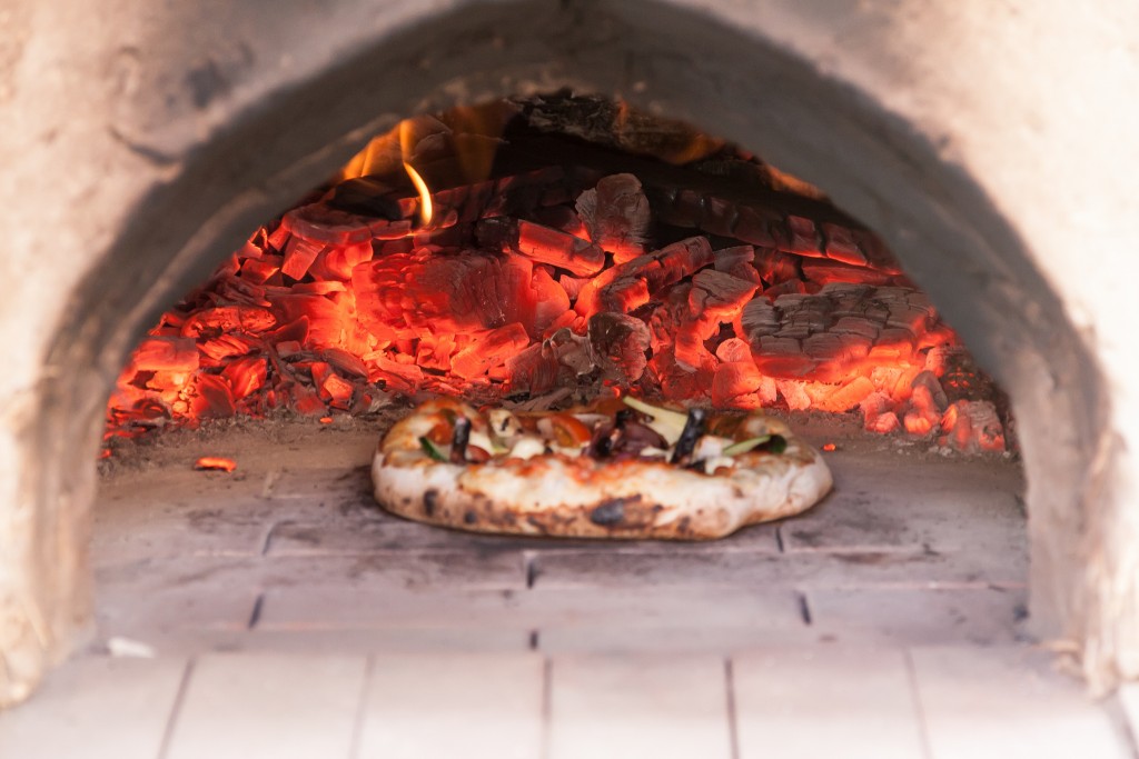 Clay Oven Pizza | ©Annika Agren/Flickr