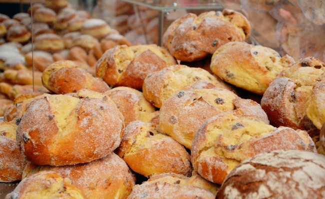 Freshly baked raisin bread/ ©Pixabay