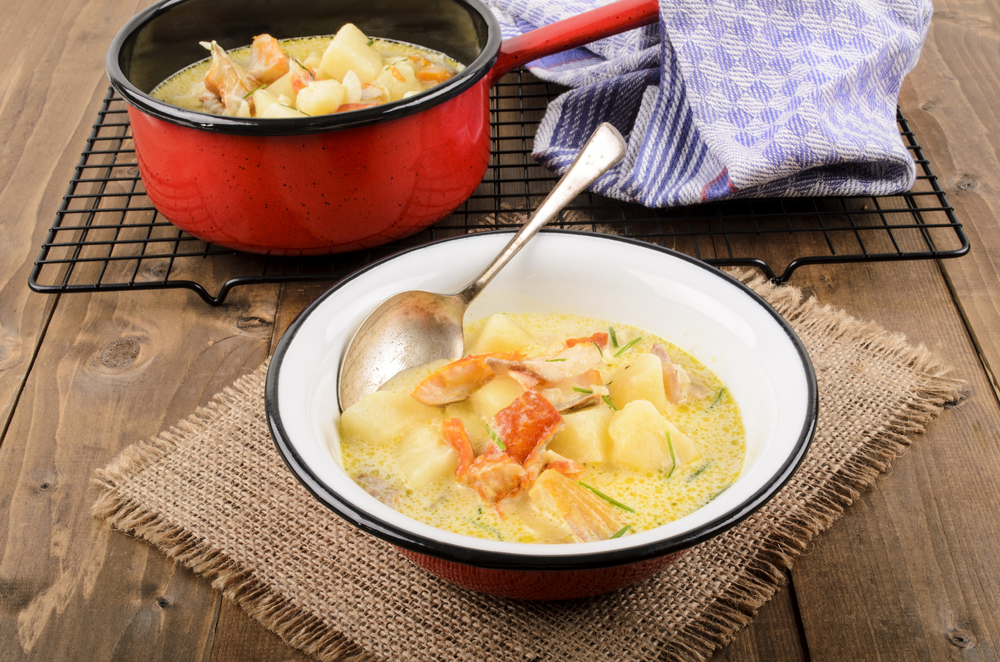 Cullen skink, typical scottish food with smoked haddock in a pot and bowl on jute © Joerg Beuge / Shutterstock