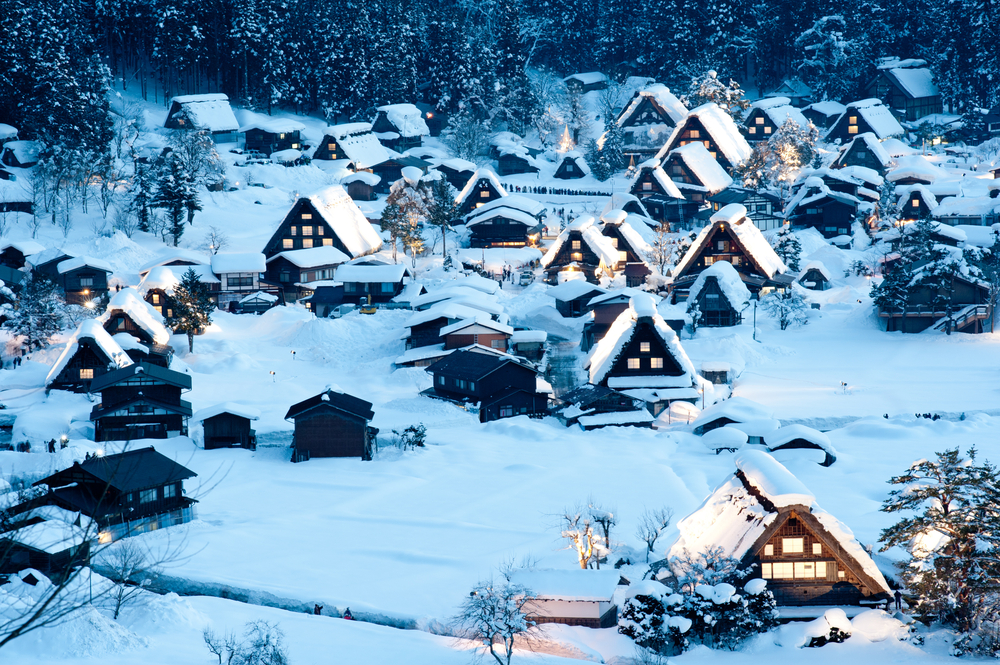 Shirakawa-go Winter Light-Up © Cage / Shutterstock
