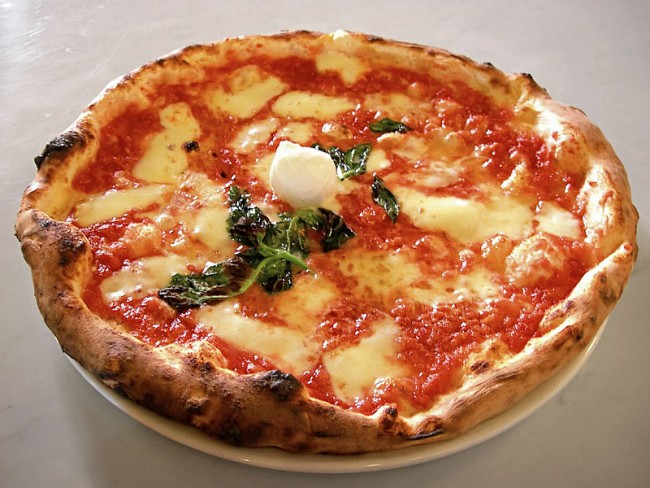 Neapolitan Pizza Margherita | ©Valerio Capello / WikimediaCommons