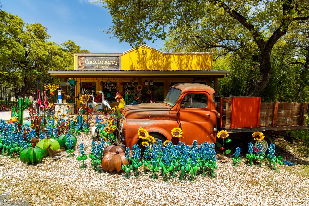 Artwork on display in Wimberley Texas | © Fotoluminate LLC/Shutterstock
