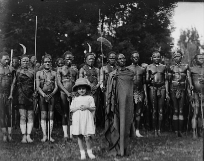 Alice Sheldon with Kikuyu people |© Julie Phillips/Wikimedia Commons
