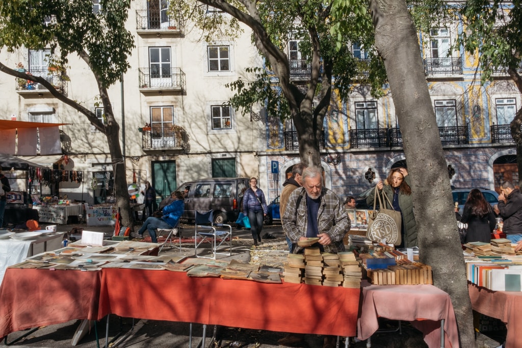 DSCF3830- WATSON - LISBON, PORTUGAL - MARKETS - FEIRA DA LADRA - MAN LOOKS THROUGH BOOKS AT FEIRA DA LADRA_