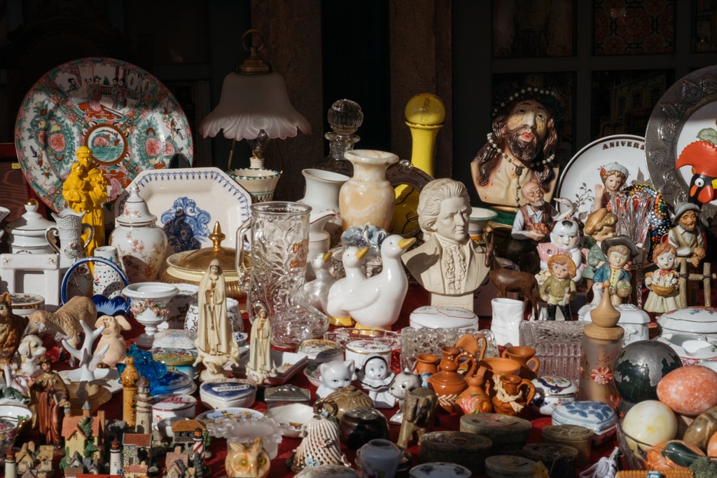 DSCF3843 - WATSON - LISBON, PORTUGAL - MARKETS - FEIRA DA LADRA - OBJECTS_