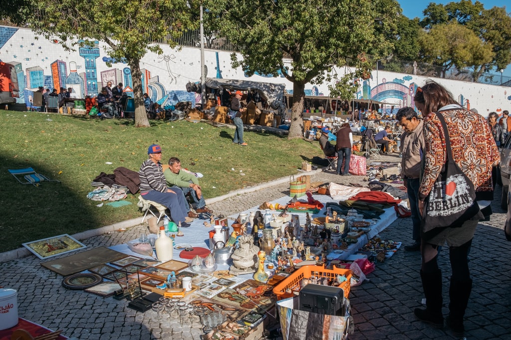 DSCF3879- WATSON - LISBON, PORTUGAL - MARKETS - FEIRA DA LADRA_