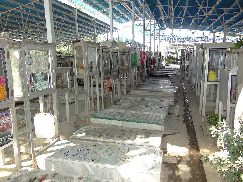 Behesht-e Zahra cemetery | © Adam Jones/Wikicommons