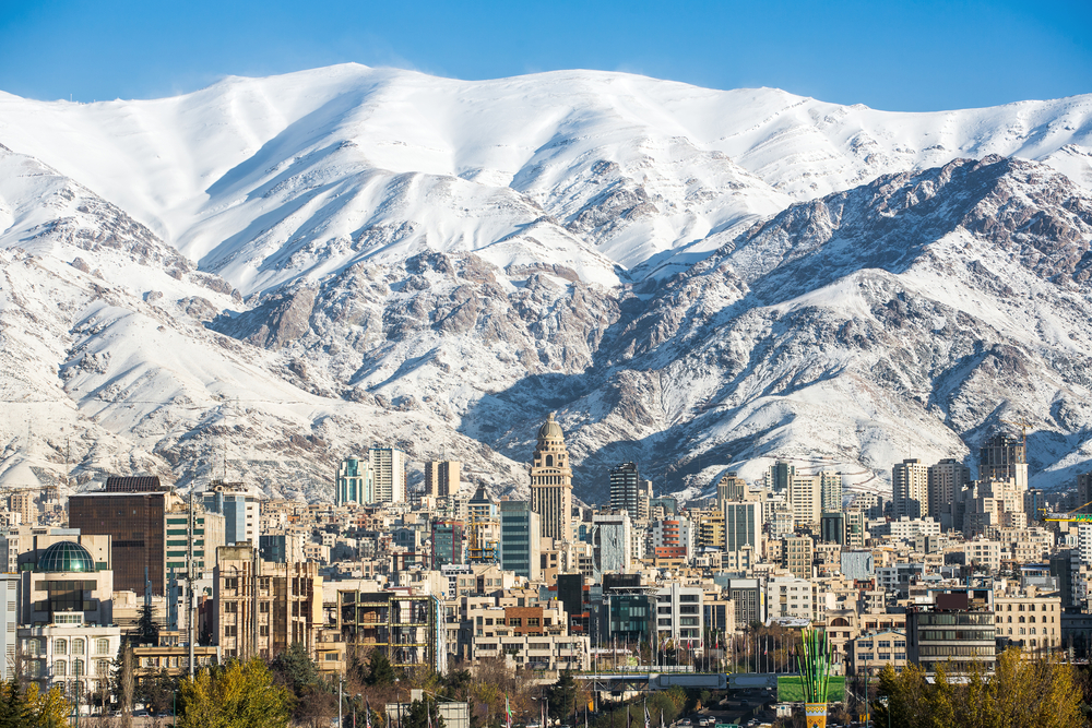 Winter Tehran view with a snow covered Alborz Mountains | © Alexander Mazurkevich/Shutterstock