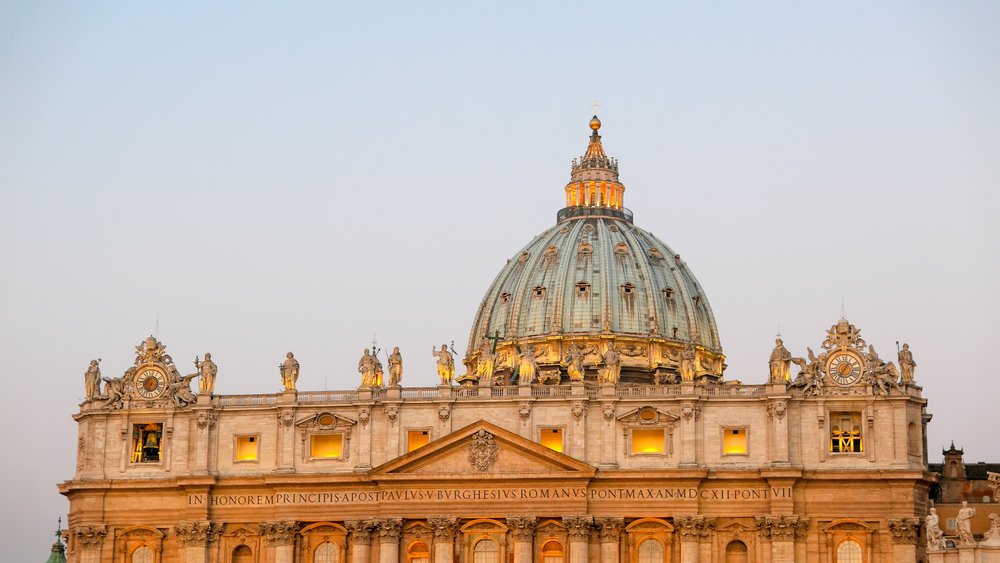 St. Peter's Basilica, before sunrise |©Denis Aminev / Shutterstock
