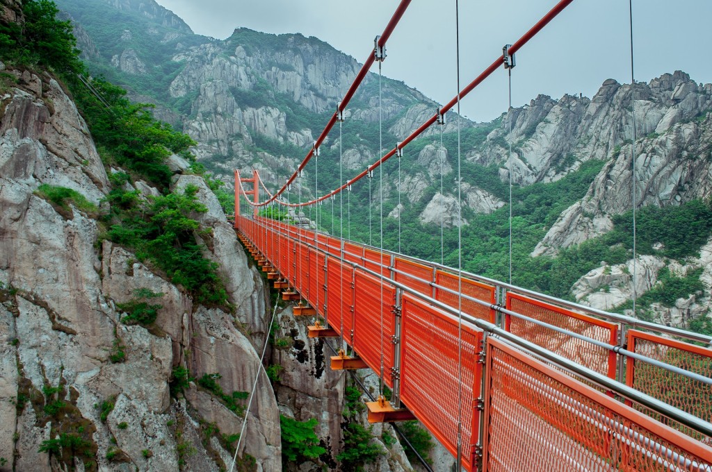 Towns in South Korea, The Bridge in Wolchulsan National Park © Pixabay
