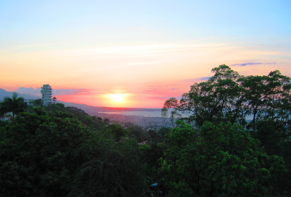 View of the sunset from the roof of the "Le Prince" Hotel, Port-au-Prince | ©MichelleWalz/Flickr