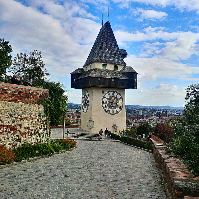 graz_uhrturm_bergab © Johannes Tausch / Flickr