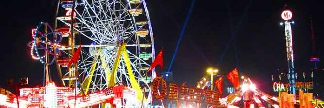 CNE Midway at Night | © Loozrboy/WikiCommons