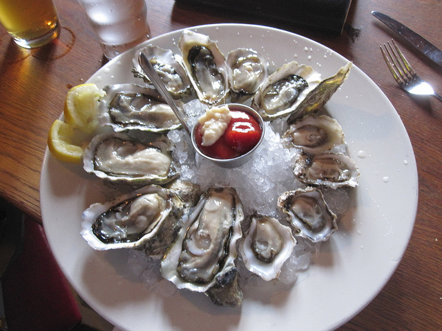 Oyster Plate | ©cee emily/Flickr