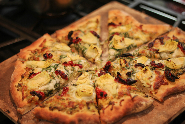 Pizza with Pesto, Artichoke, and Sun-dried Tomatoes | ©timquijano/Flickr